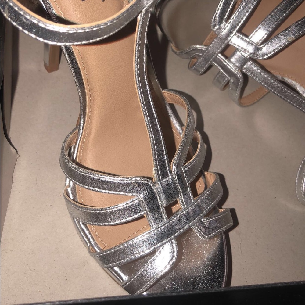 Heels - Picture 2 of 3